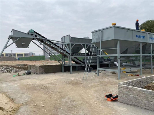 横のセメントの大箱が付いているコンピュータ化された移動式土の混合の工場設備120KW